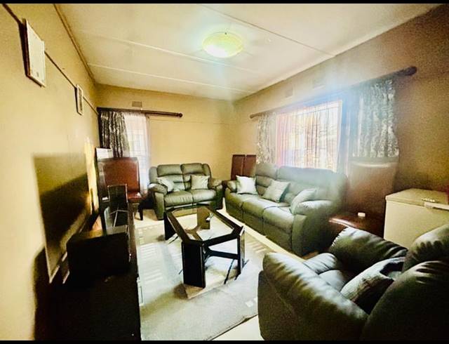 3 BEDROOM HOUSE FOR SALE IN VANDERBIJLPARK CE 2